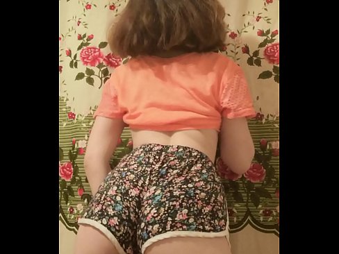 ❤️ Seksi mlada beba skida kratke hlačice pred kamerom Jebeni video kod nas